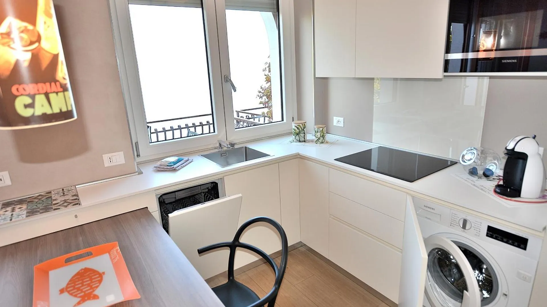 Leonardo Walsh Apartment With Lake View Torri Del Benaco