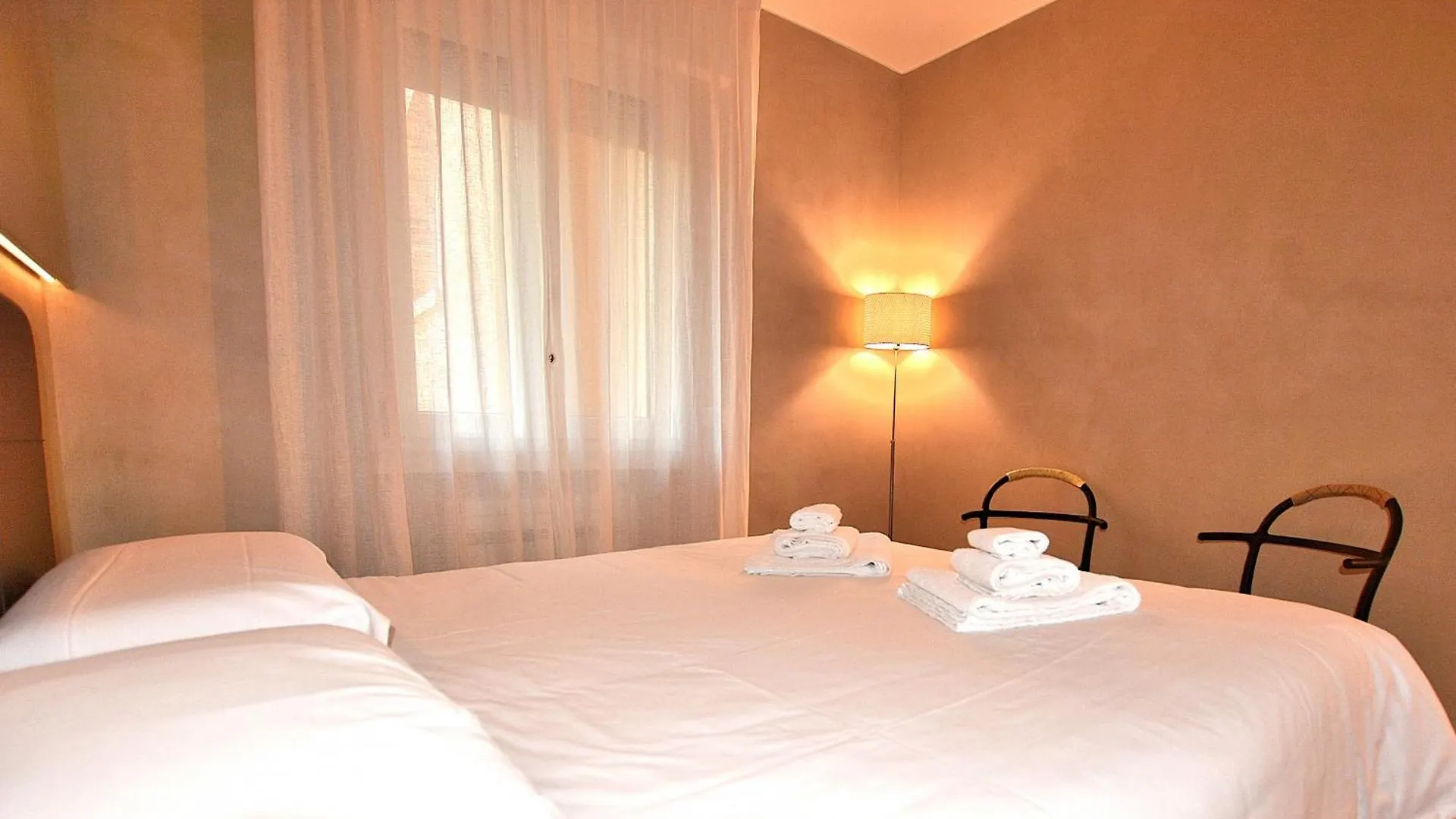 Leonardo Walsh Apartment With Lake View Torri Del Benaco